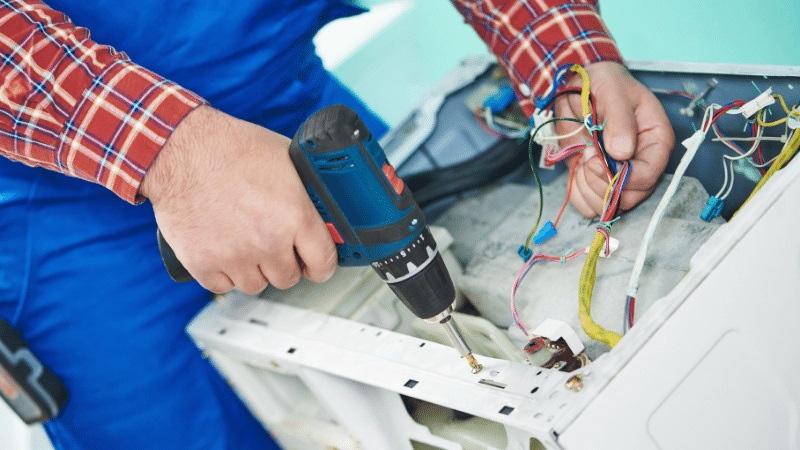 Salihli Tcl Tcl çamaşır makinesi kart tamiri – Su almama arızası orijinal parça ile giderildi. - Teknik servis örneği